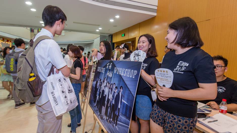 百余学生社团招新 校园上演“百团大战”