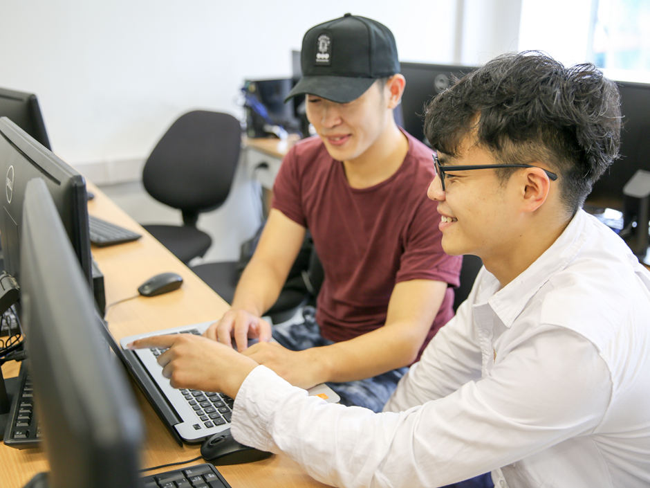 Student team develops classical Chinese translation software