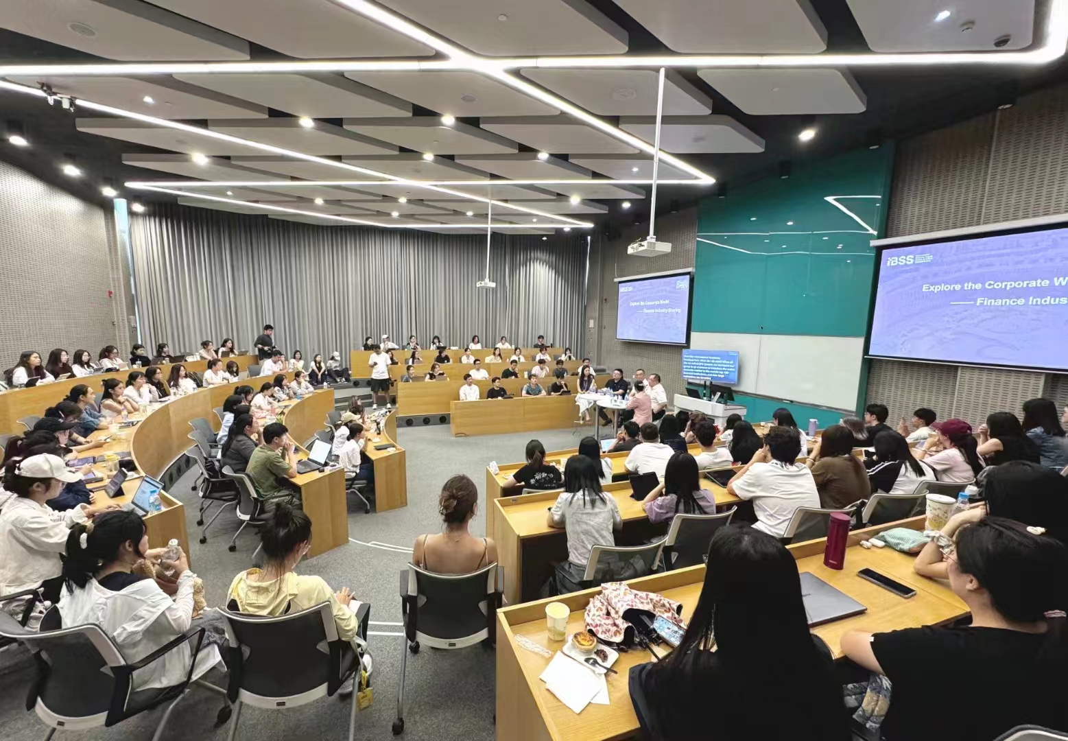 SDS Collaborates with Industry Professionals to Discuss Talent Requirements in the Financial Industry