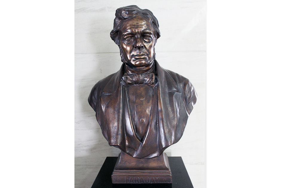 Statue of Michel Faraday
