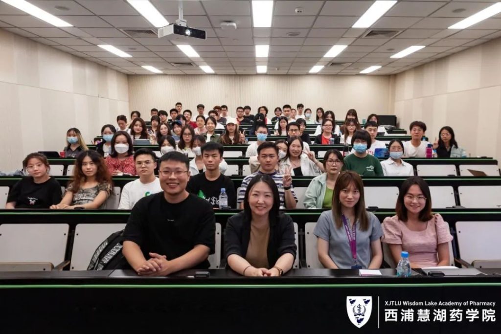 西浦慧湖药学院本科新生适应性班会顺利举行