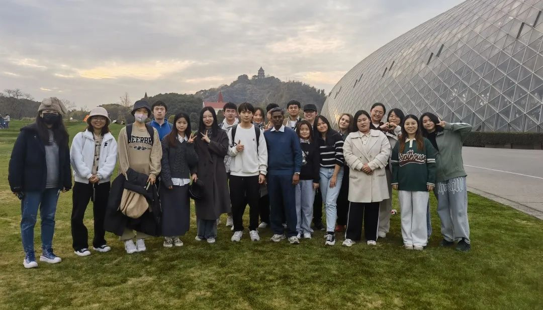 Year 2 Biological Sciences students visited Natural History Museum and a Botanical Garden