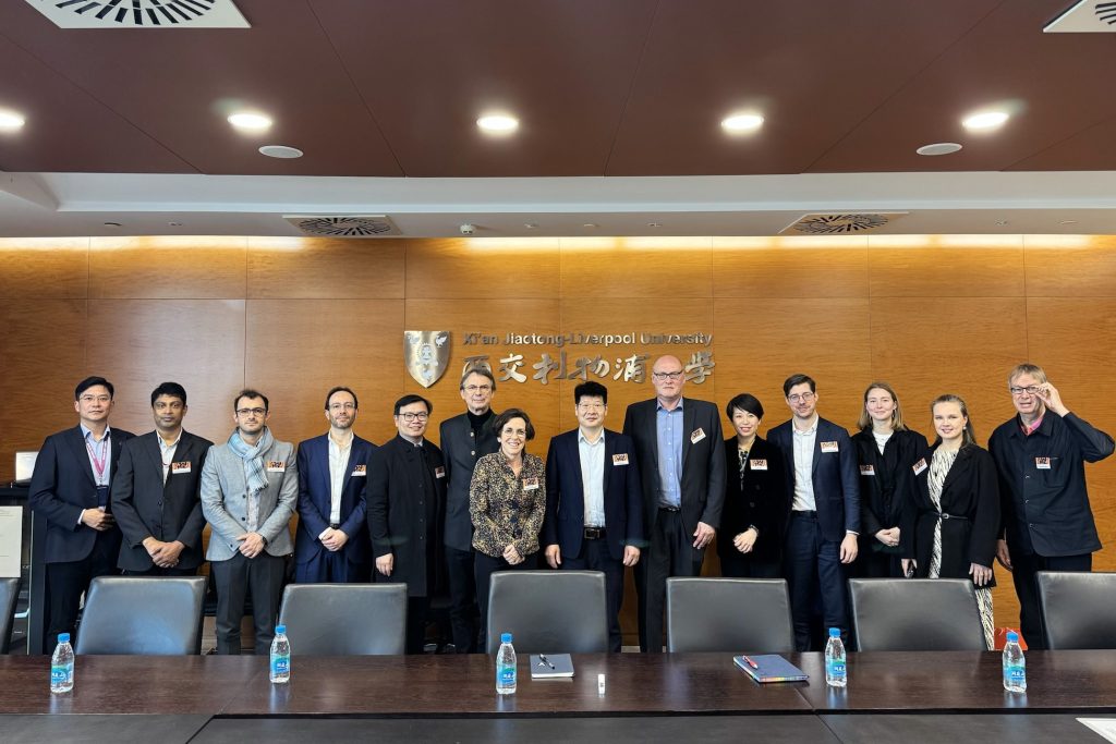 Dutch Consulate-General visits XJTLU, exchanging ideas