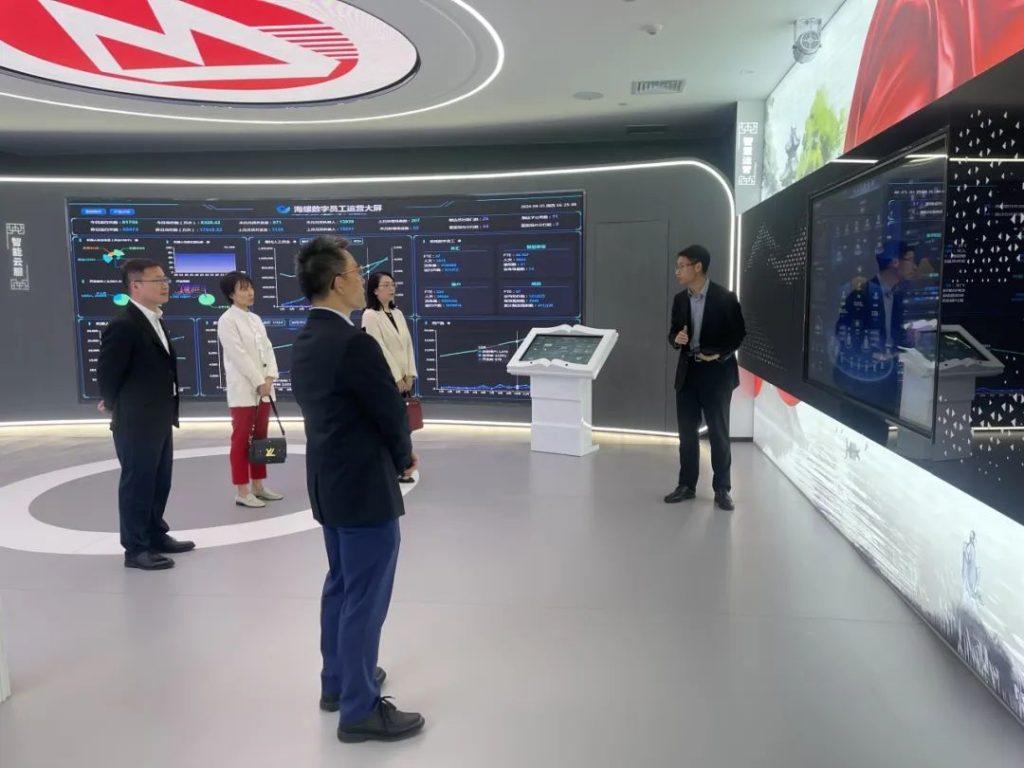 IBSS代表团参观招商银行苏州分行并进行合作交流