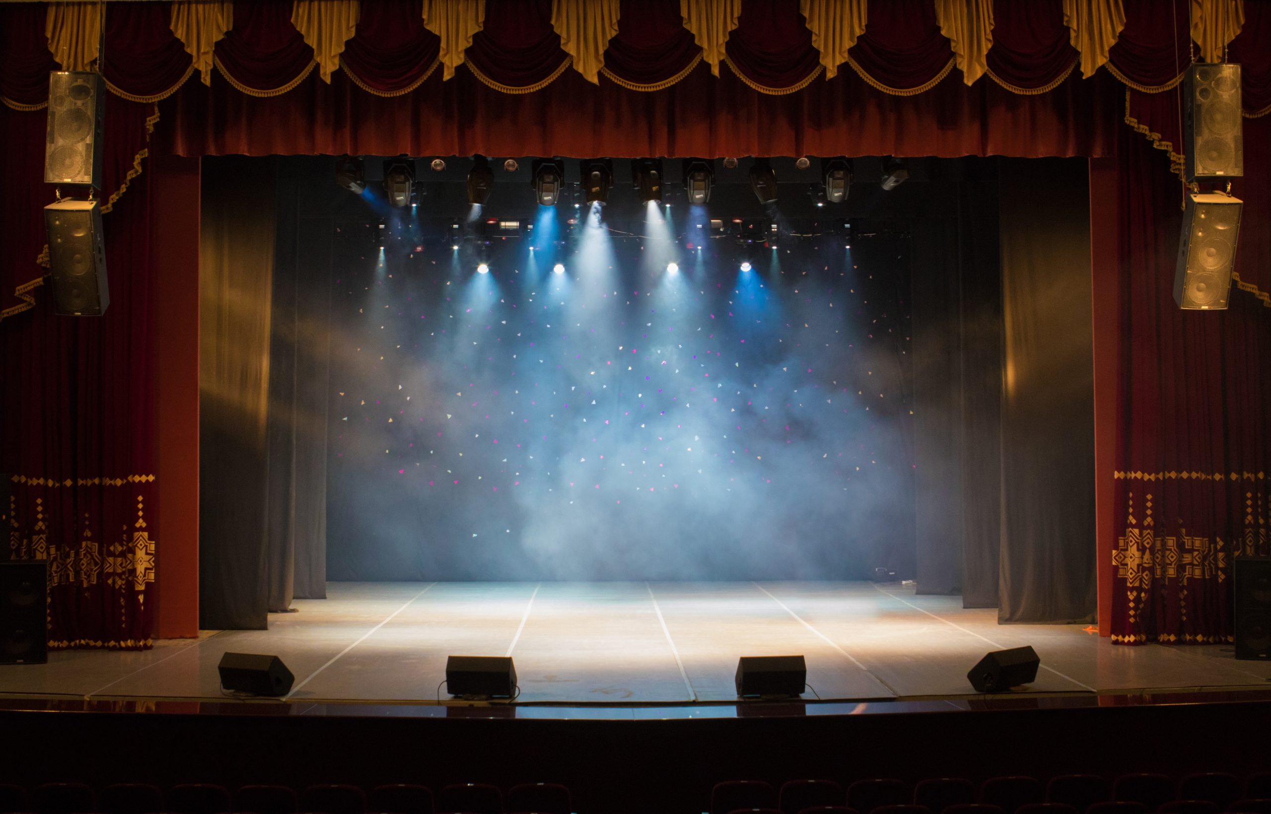 Weaving dreams in the theatre