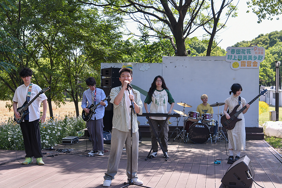 麦田边的青春音符——西交利物浦大学举办户外艺术实践