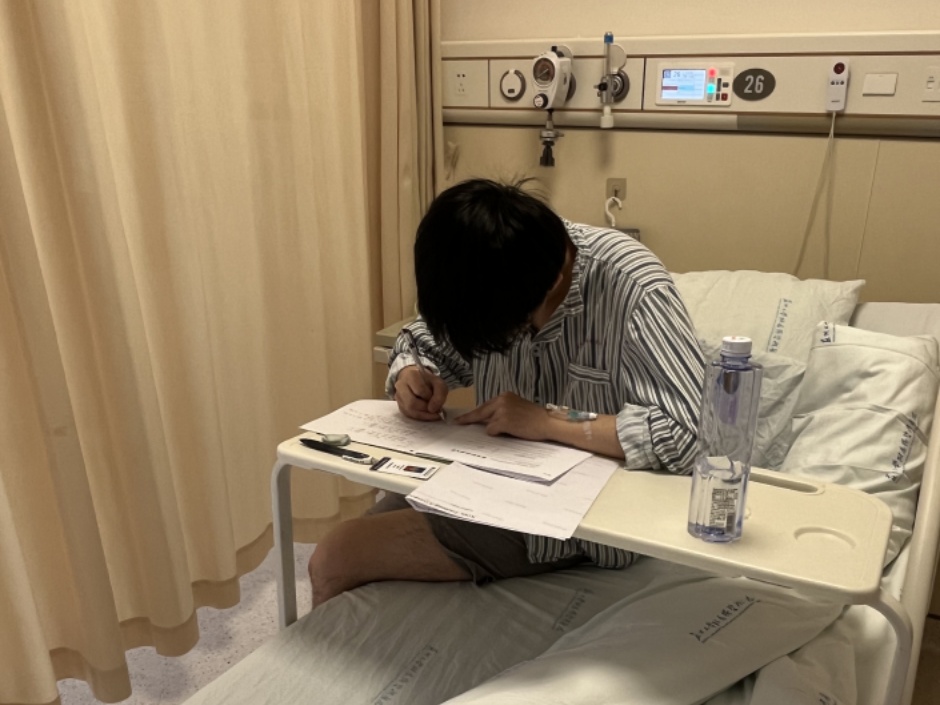 病房里的特殊考场：阴霾中一束希望的光