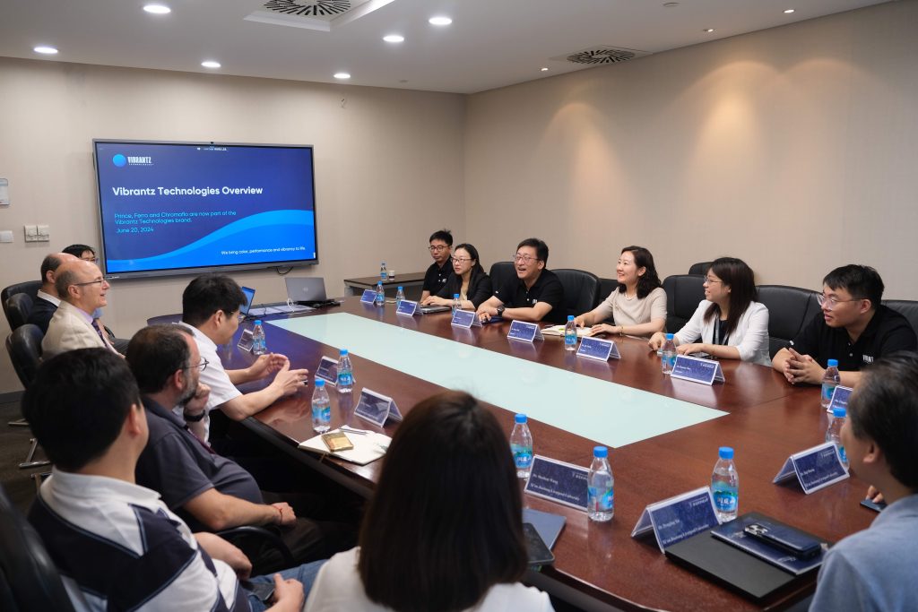 共探校企合作新篇章|Vibrantz Technologies万博禄(苏州)新型材料有限公司代表团来访交流