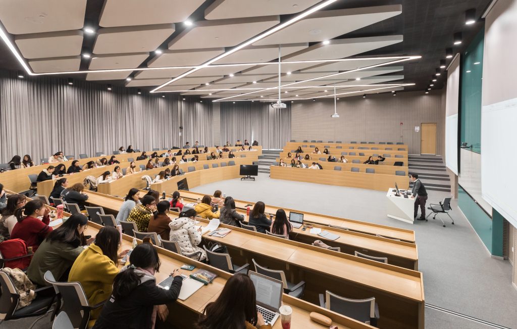 西浦国际商学院牵头跨高校研究项目成功入选苏州市哲学社会科学基金“揭榜挂帅”项目，为苏州服务业高质量发展“精准把脉”