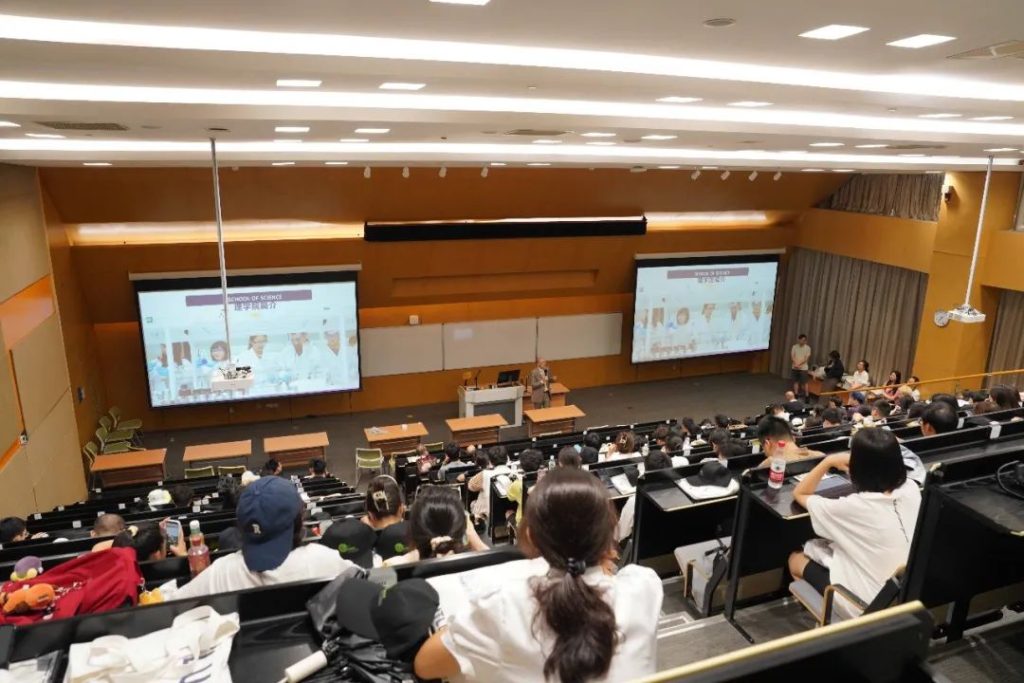 Review of the opening ceremony for 2024 master's and doctoral students in the School of Science