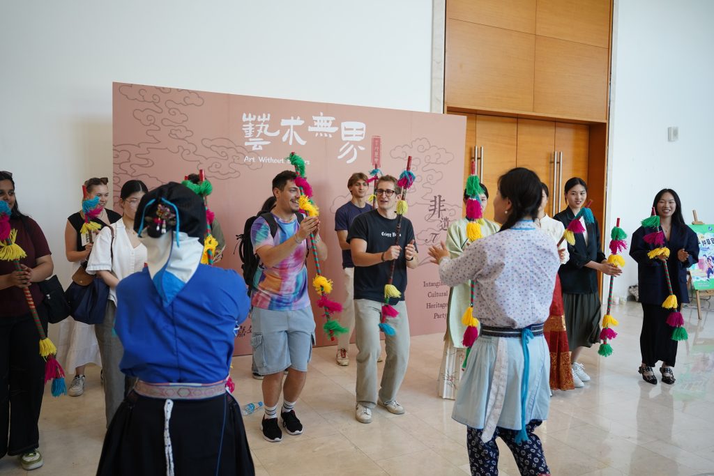 中外学子共庆联合国“国际中文日”