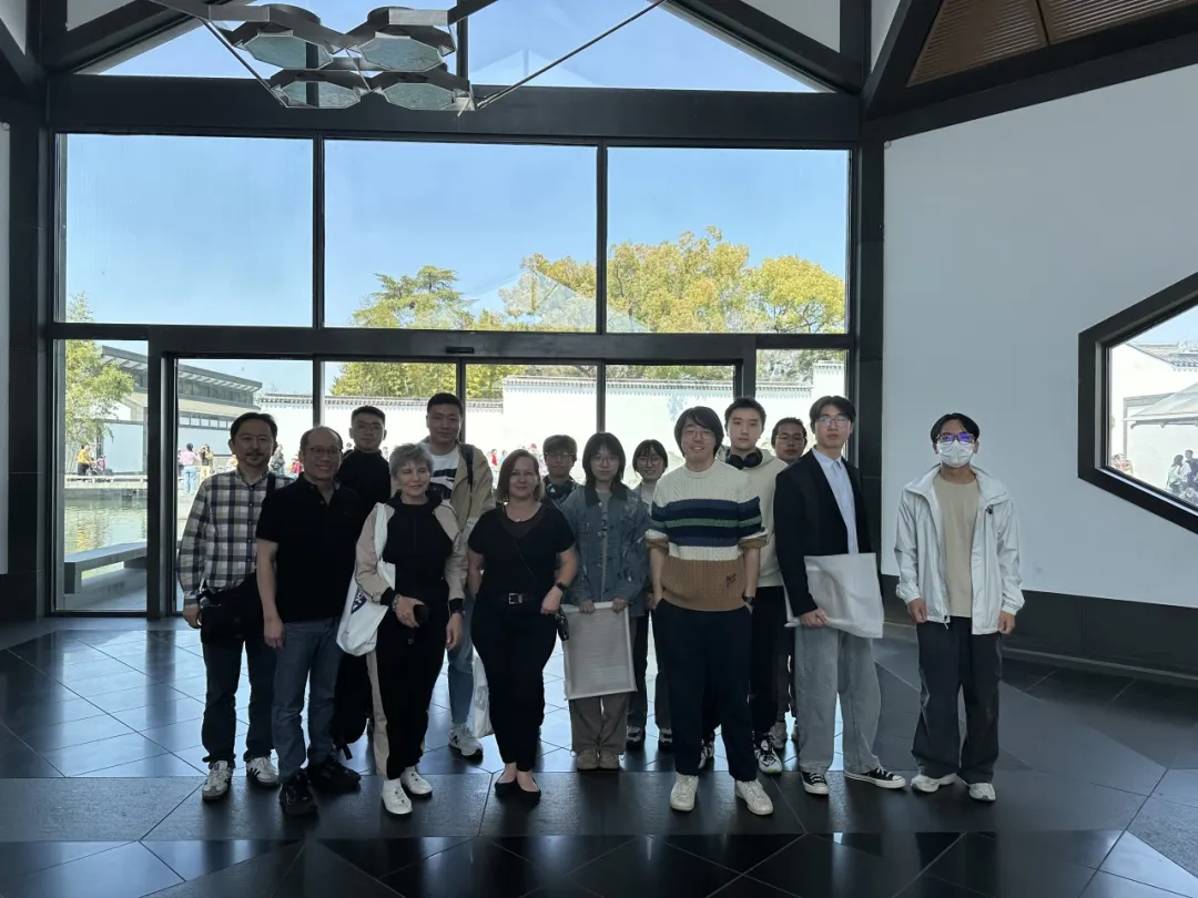Teachers and students of the Department of Biological Science and Bioinformatics walked into the Suzhou Museum: a dialogue between culture and education