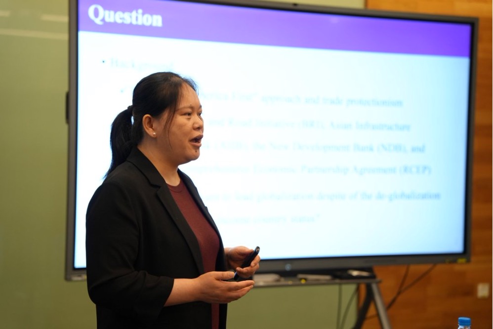 INS Seminar Explores China’s Role in Shaping Global Economic Leadership