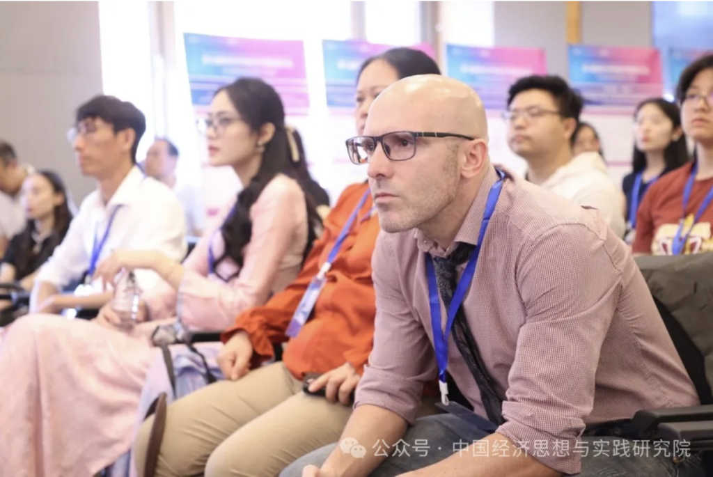Francesco Macheda博士在第七届政府与市场经济学国际研讨会上发表演讲