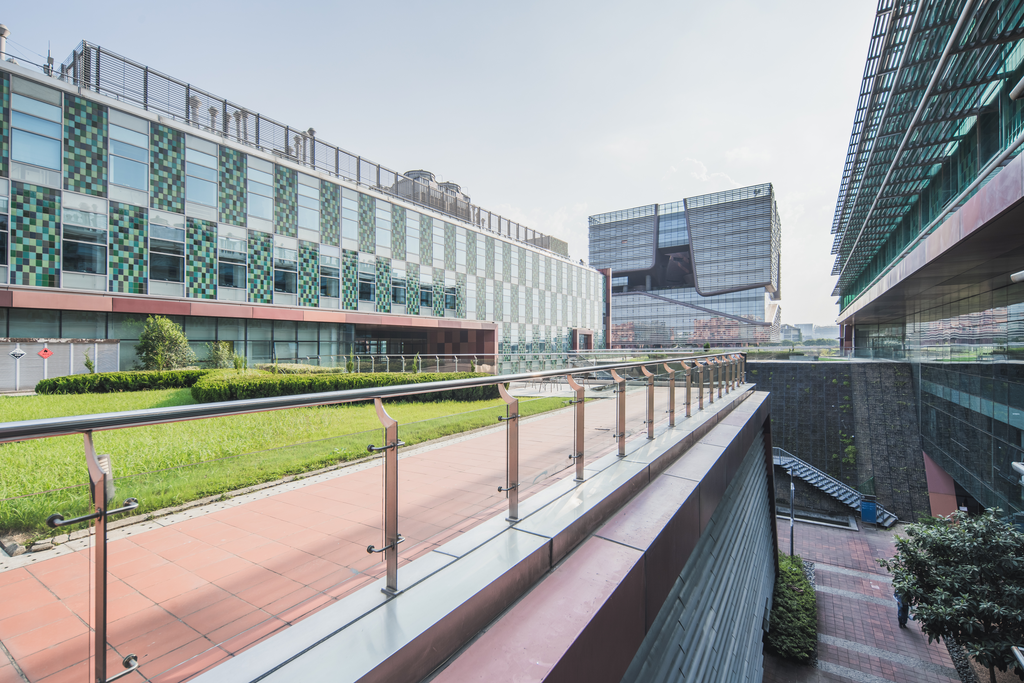 西交利物浦大学2025年新增三个本科专业，强化人工智能与前沿科技布局