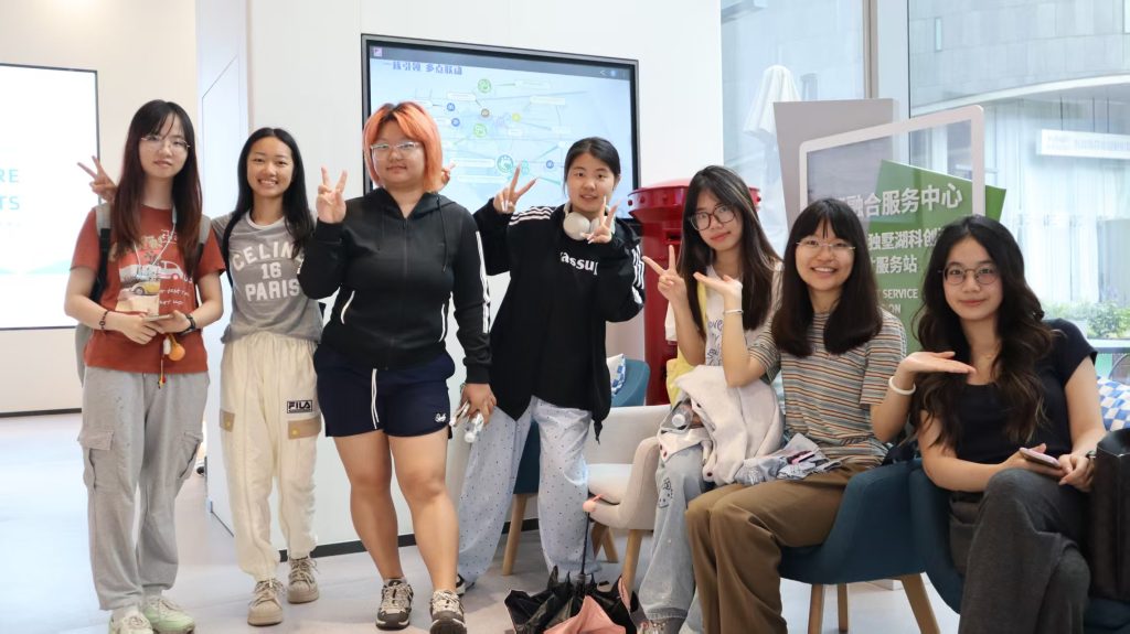 LTS students visit SIP One-stop Service Centre