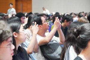 西浦举办2025级硕士研究生新生入学教育，聚焦AI时代人才培养