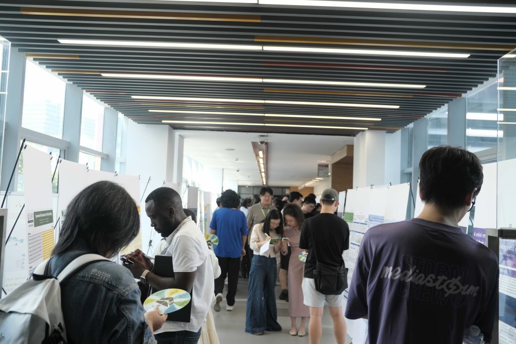 理学院SURF本科生海报展顺利举办