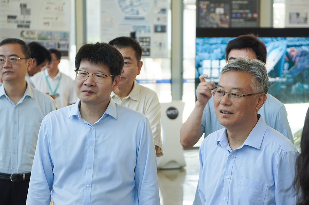 努力办好人民满意的教育 市领导开展教师节走访慰问