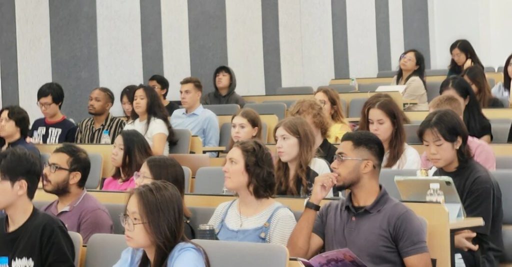 Navigating the Chinese Job Market: A Workshop for International Students