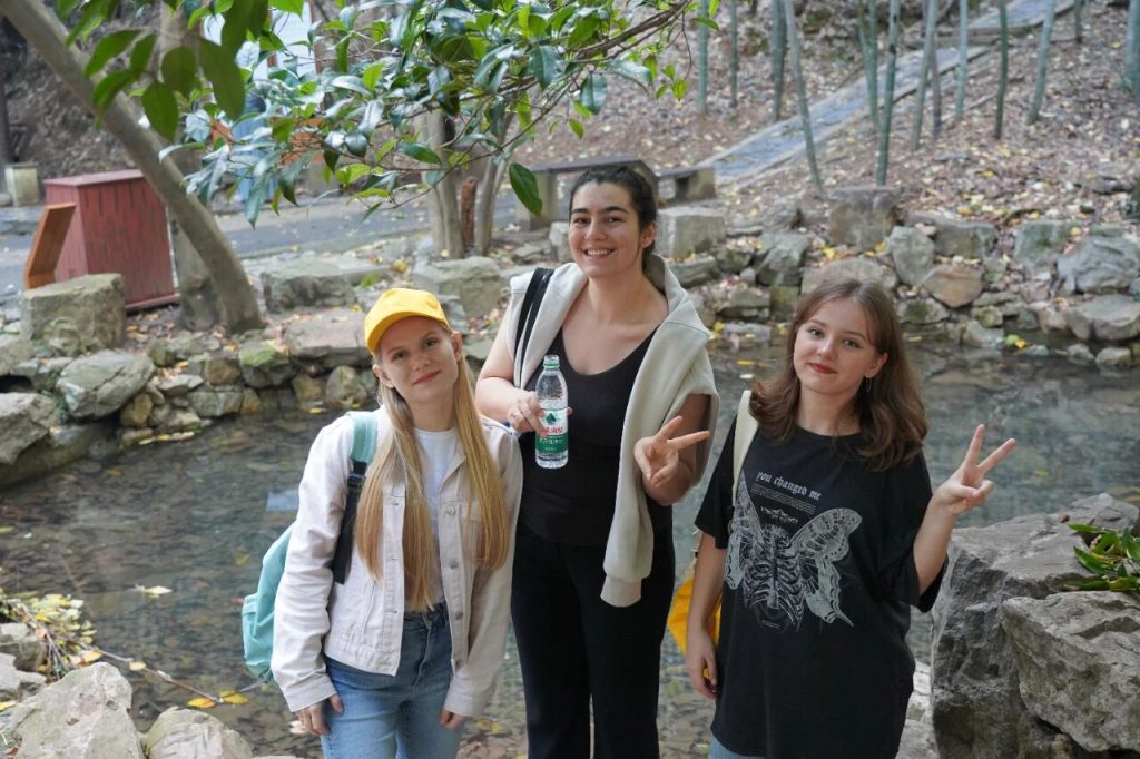 International Students Explore the Charm of Suzhou’s Autumn on Cultural Field Trip