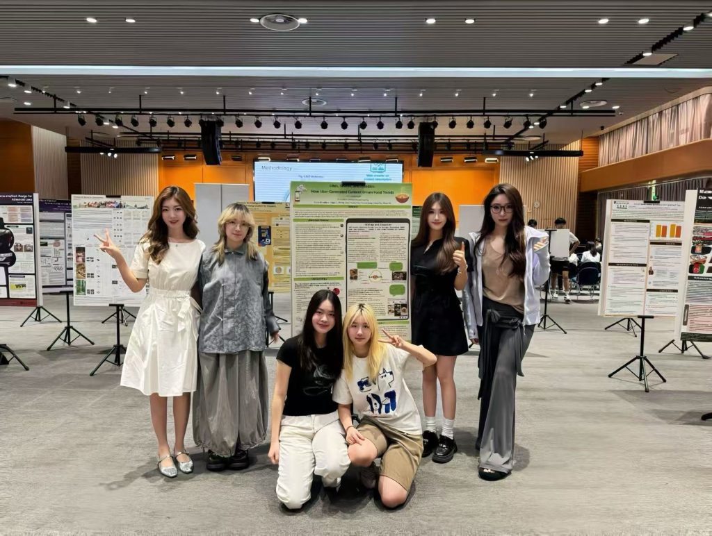 为什么刷到一碗面你会忍不住点赞？拆解社交媒体“真实”陷阱