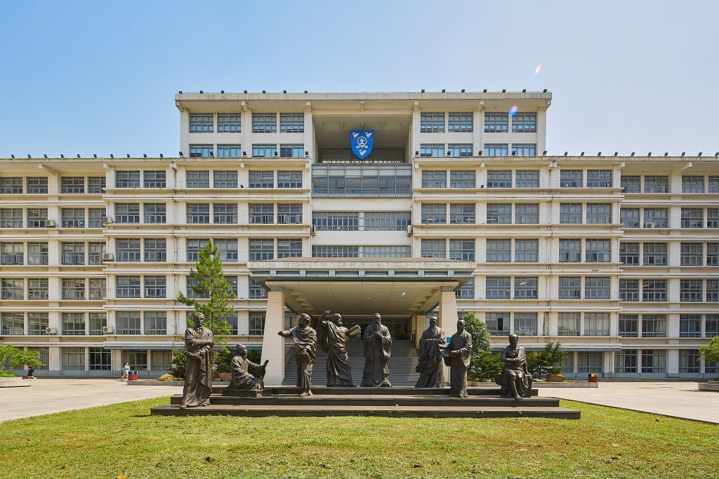 西浦执行校长席酉民教授致全体教职员工和同学们的圣诞、新年慰问信