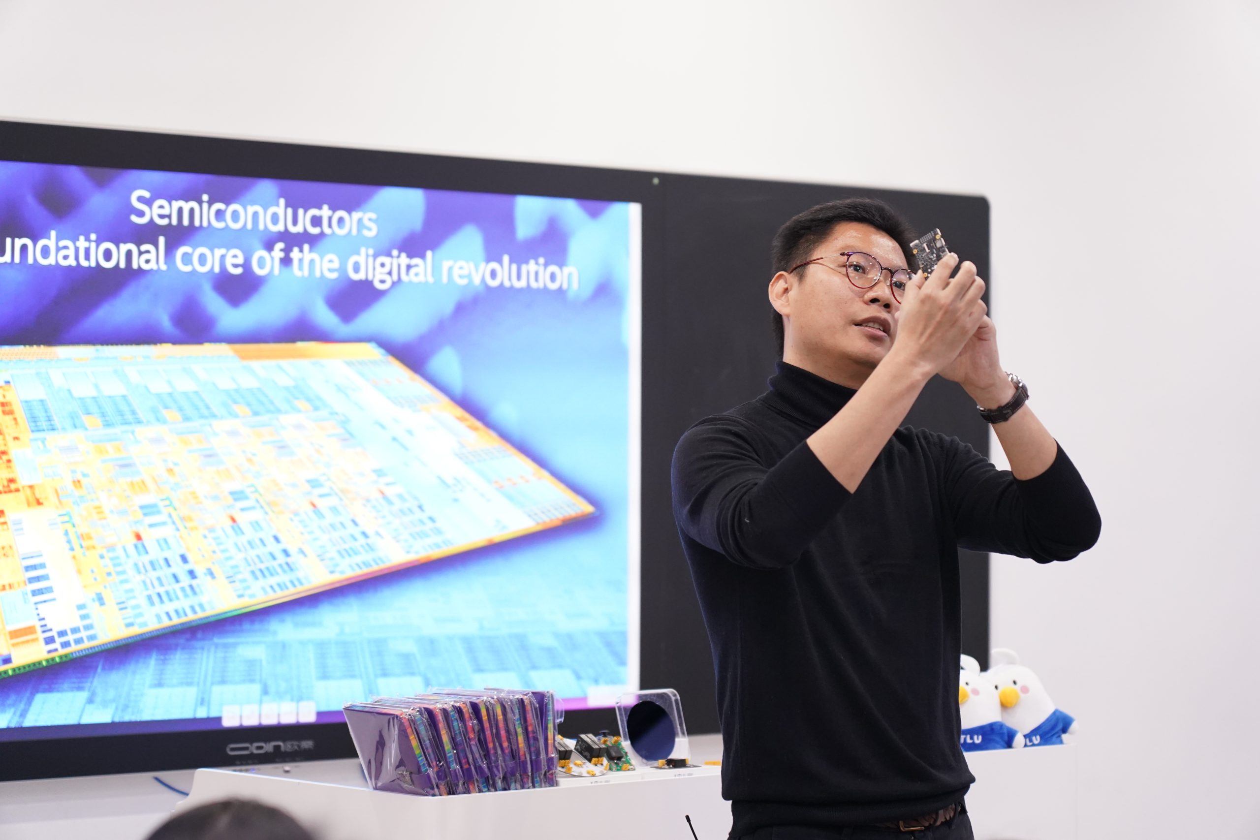 从实验室到3000万颗：西浦教授创业项目跑通芯片量产全流程