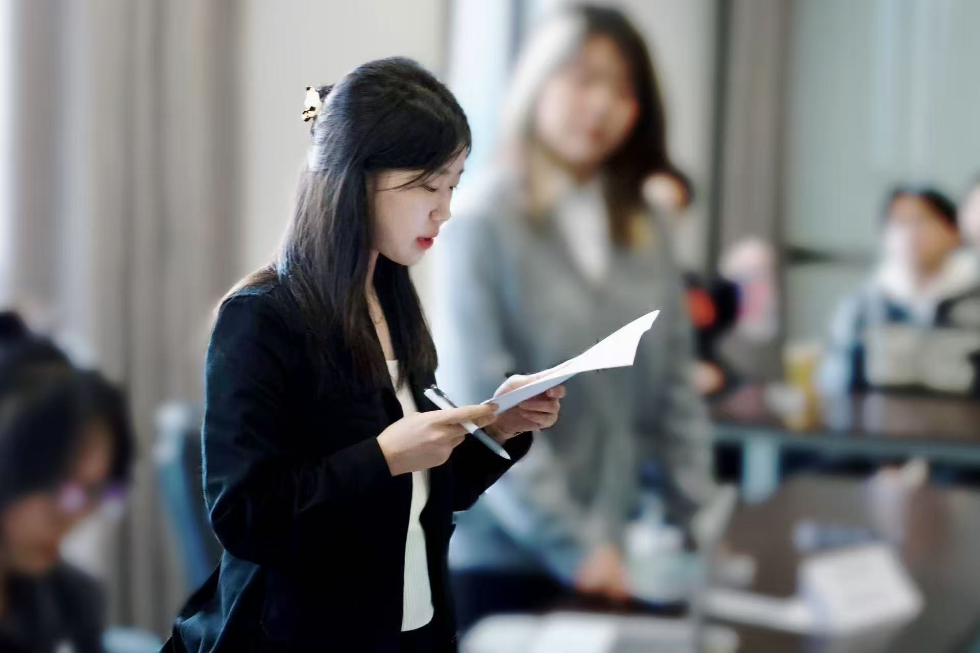 小小的世界，蹲下来看｜她在大学中探寻自己的职业理想