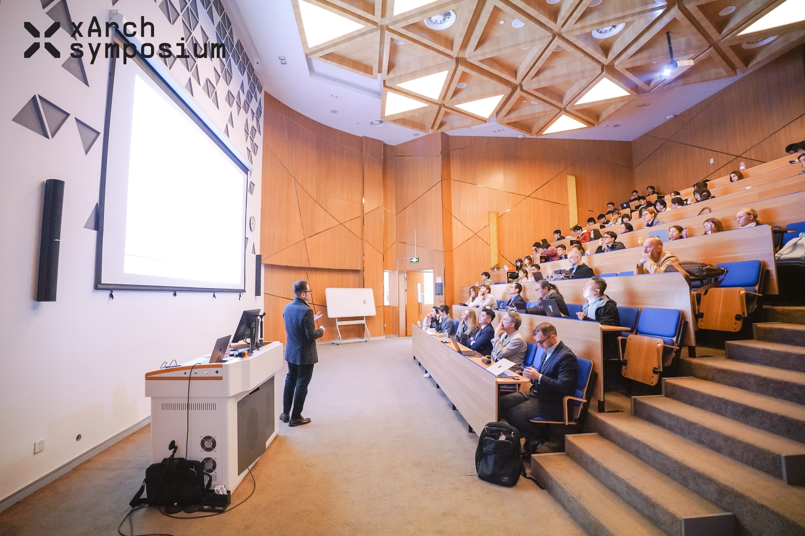 从构思到实践：研讨会探索人工智能在建成环境中的实际应用