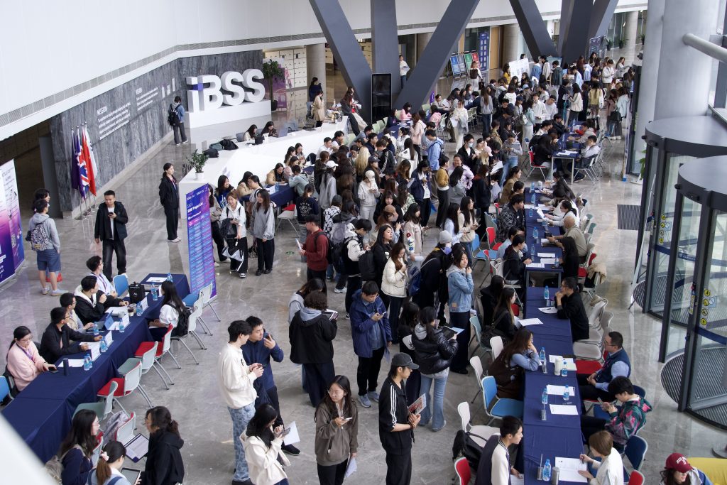 2026 年西浦国际商学院 SURF 导师学生见面会顺利举行 科研育人再启新程