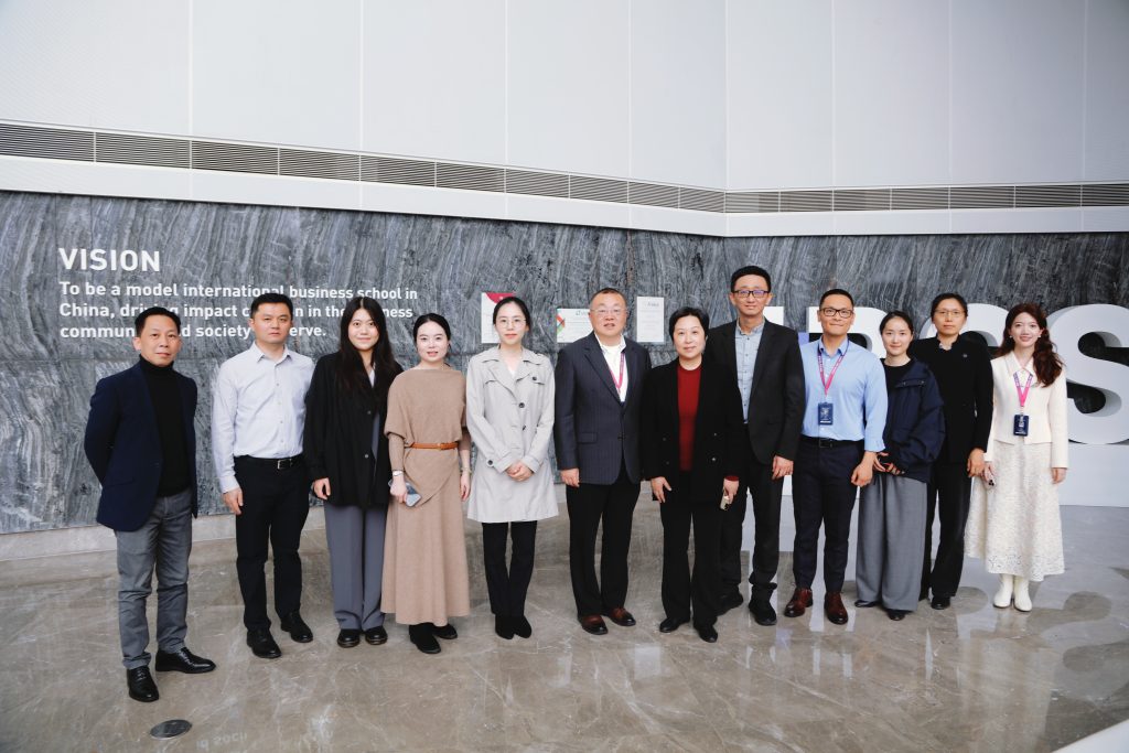 园区管委会携哈佛中心（上海）一行访问西浦国际商学院