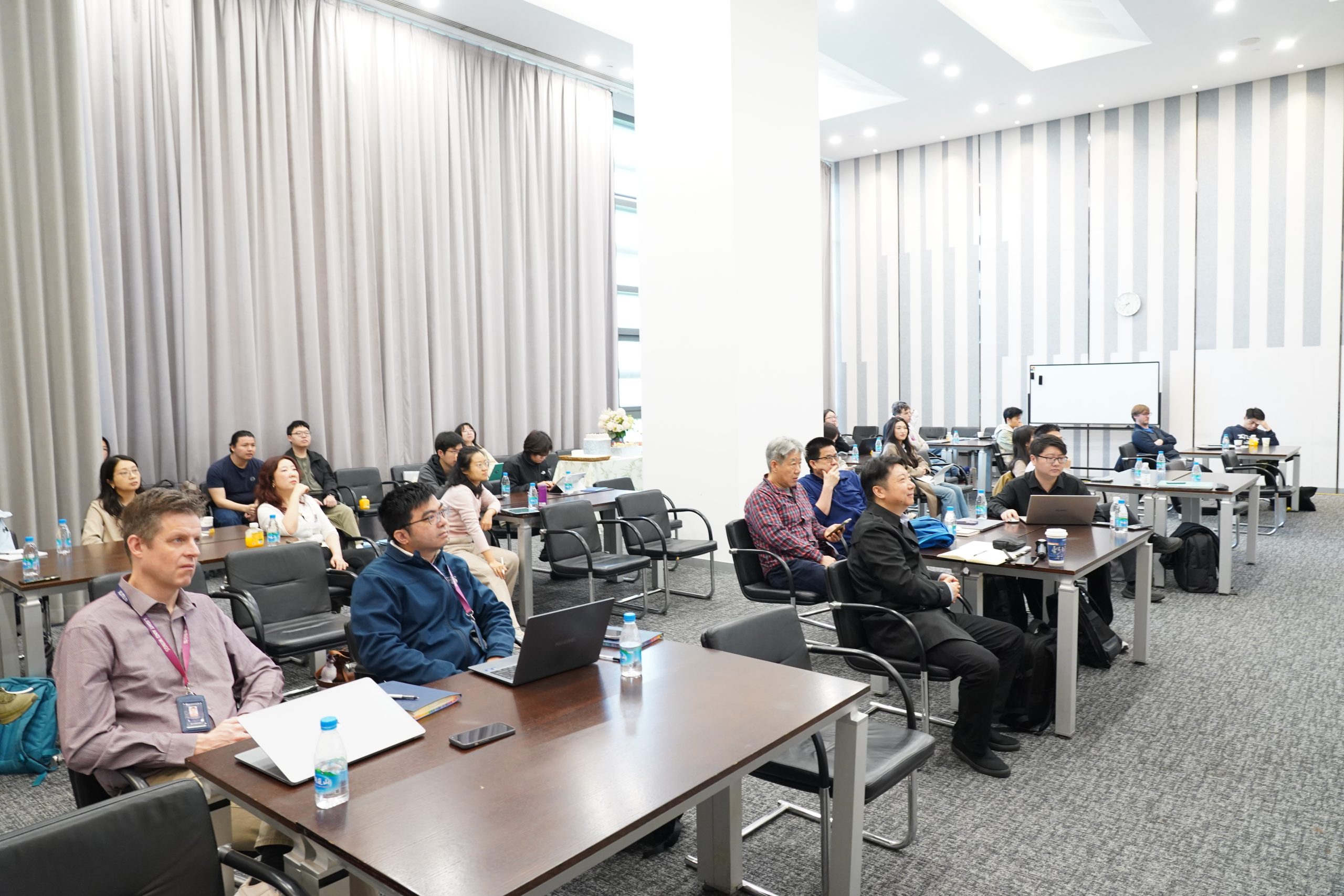 聚焦AI赋能教育 西浦数学物理学院物理系举办“AI+教育”专题研讨会