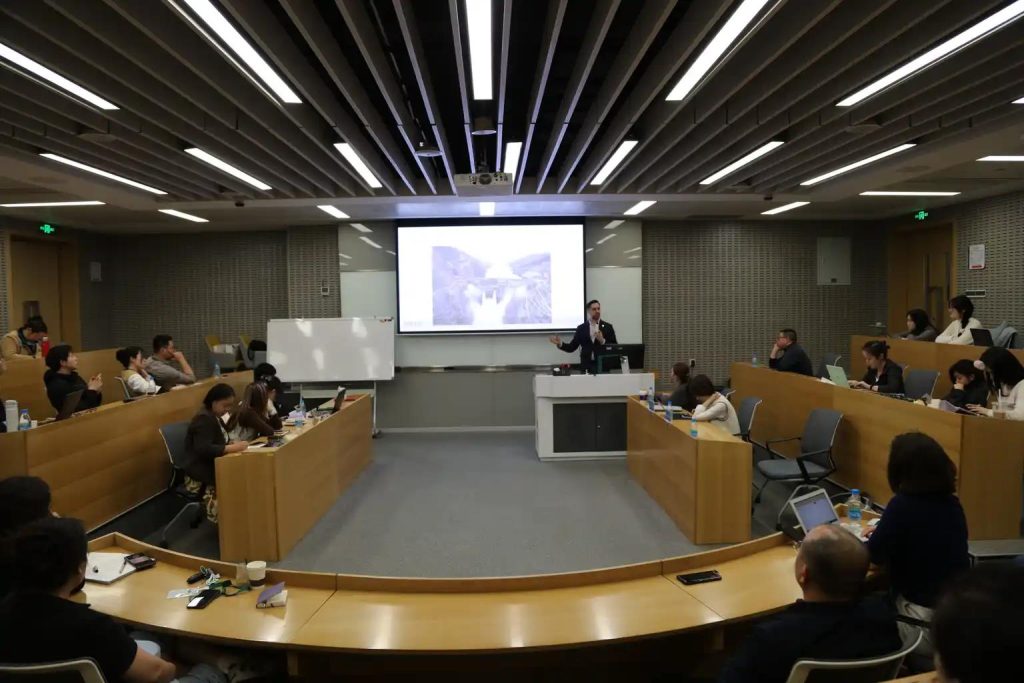 IBSS hosts guest lecture on sustainable finance with CFA Institute