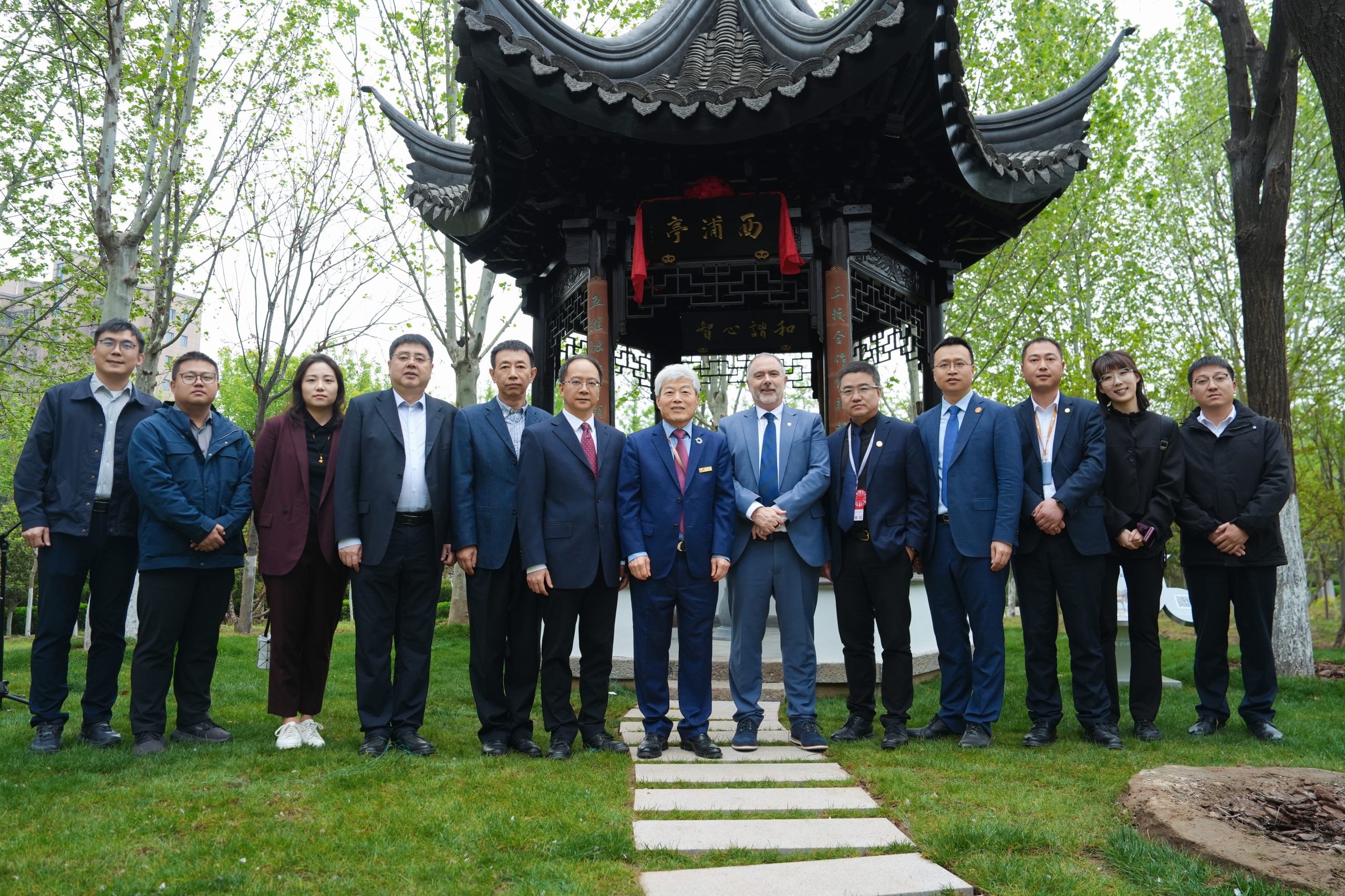 贺百卅华诞 续融合新篇：西交利物浦大学向西安交通大学捐赠“西浦亭”