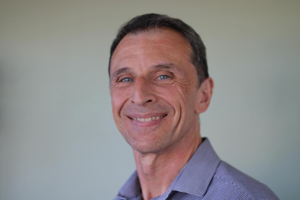 Simon Jones教授：“西浦学生们的韧劲、好奇心与抱负一直让我印象深刻。”