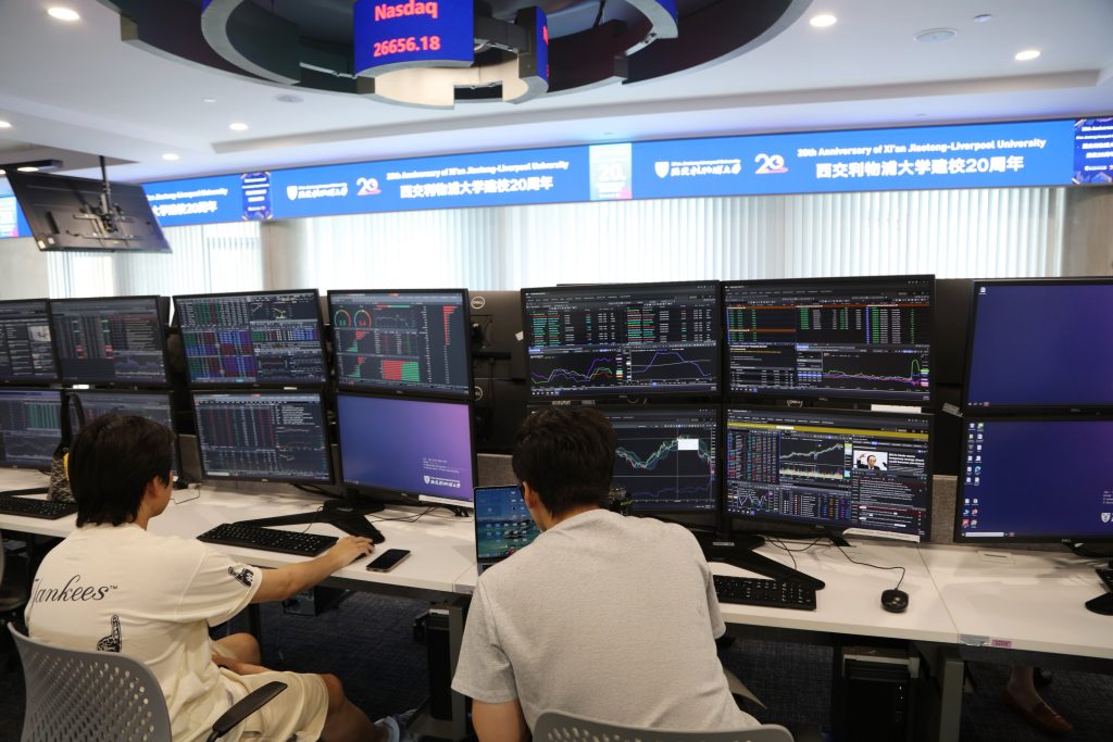 IBSS Trading Floor hosts financial database training sessions