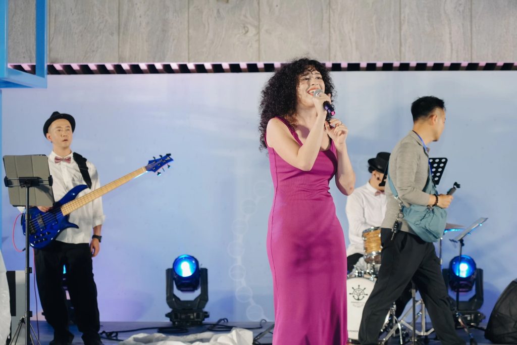 右岸音乐会上的XJTLU声音：当意大利和印尼姑娘唱起中文歌
