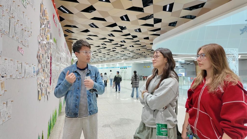 International students visited Suzhou blind-dating corner