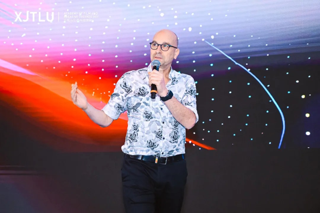 Stuart Perrin教授在颁奖典礼上致辞