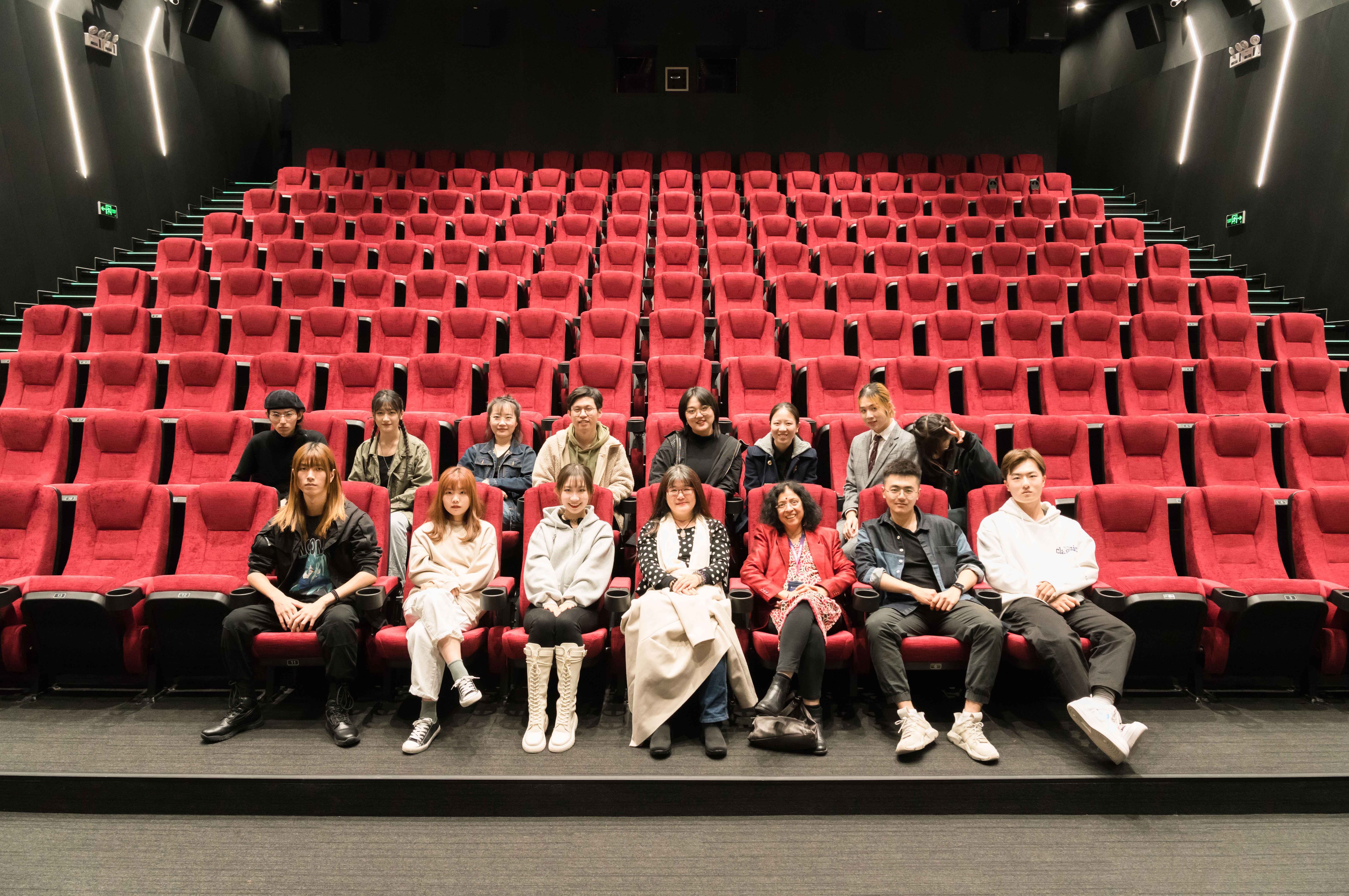 影视艺术学院学生作品在电影院首次震撼上映!