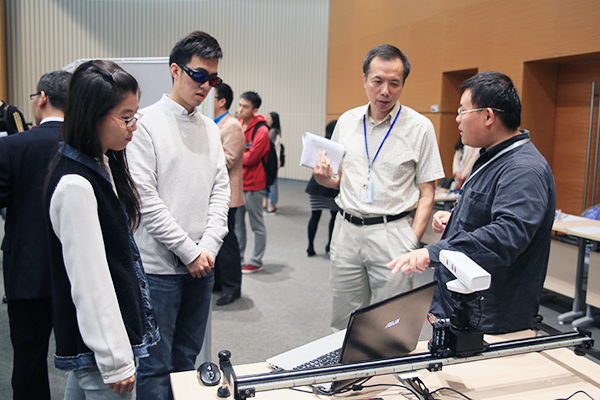 Graduate Students Present Their Research on Poster Day