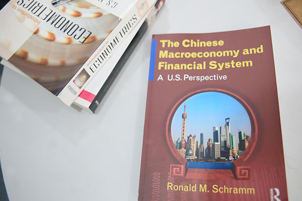 商学院Ron Schramm教授出版新书 从美国视角看中国经济