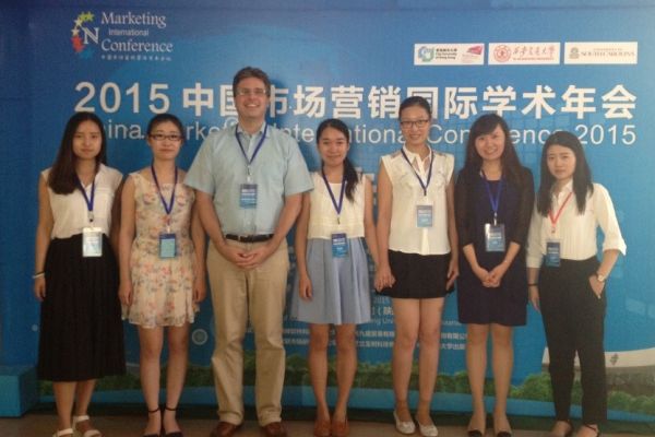 IBSS students present at marketing conference