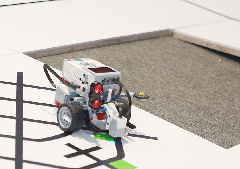 Five hundred students take part in Lego Mindstorms Test