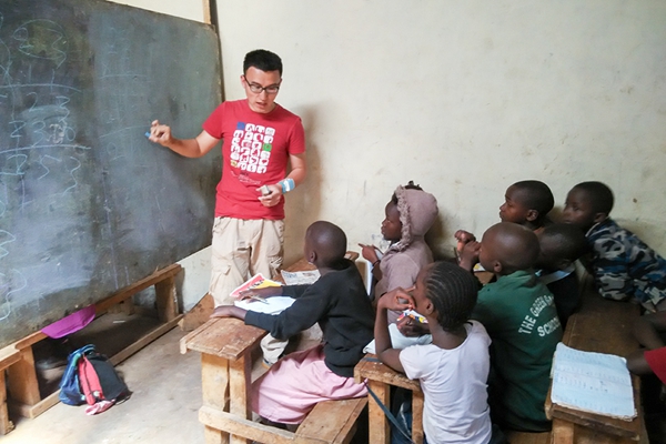 XJTLU student volunteers at orphanage in Kenya