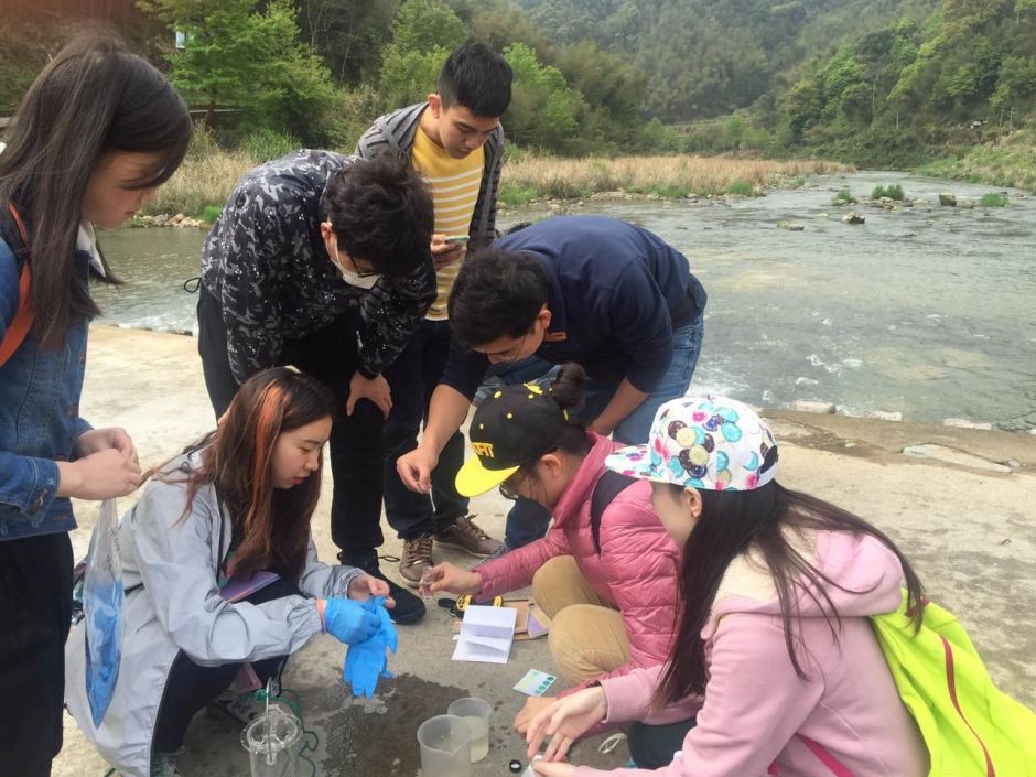 Environmental science students involved in field trip learning