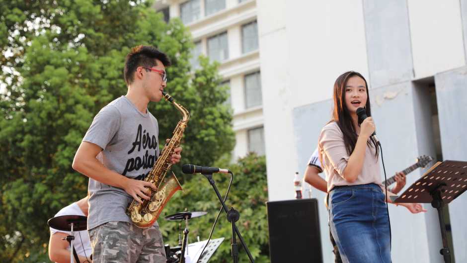 Fun activities on campus during induction week - Xi'an Jiaotong ...