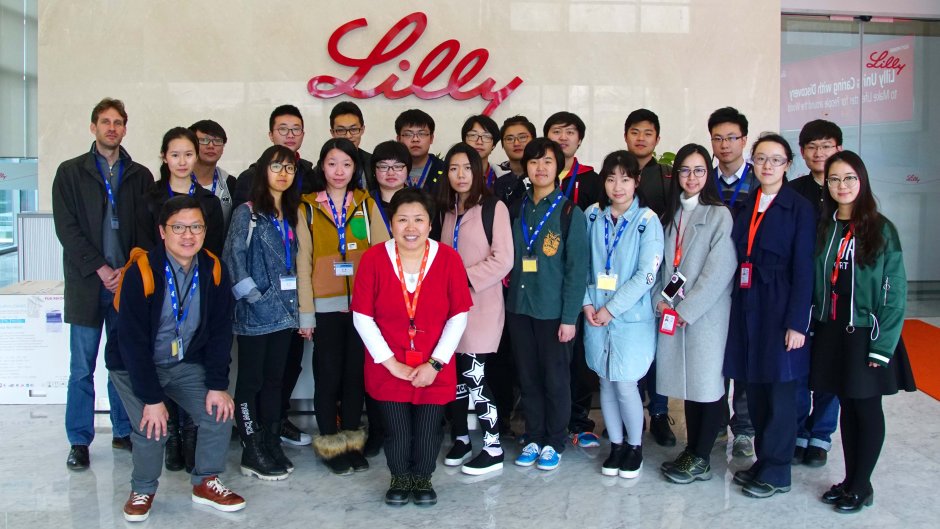 Biological sciences students visit insulin processing facility