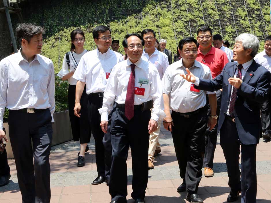 Guests of Jiangsu Development Conference visit XJTLU